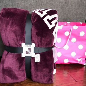 NWT PINK Sherpa blanket burgundy throw BlackFriday